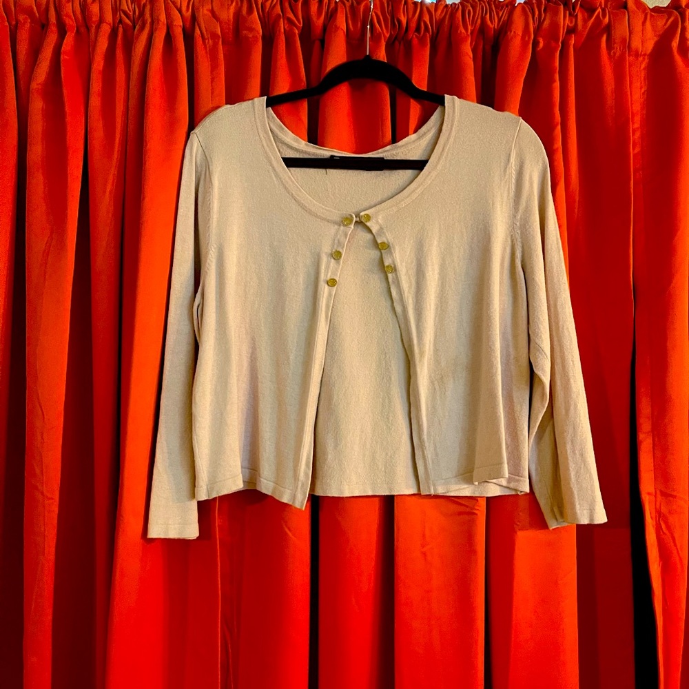 Cream coloured 7th ave front button cardigan.